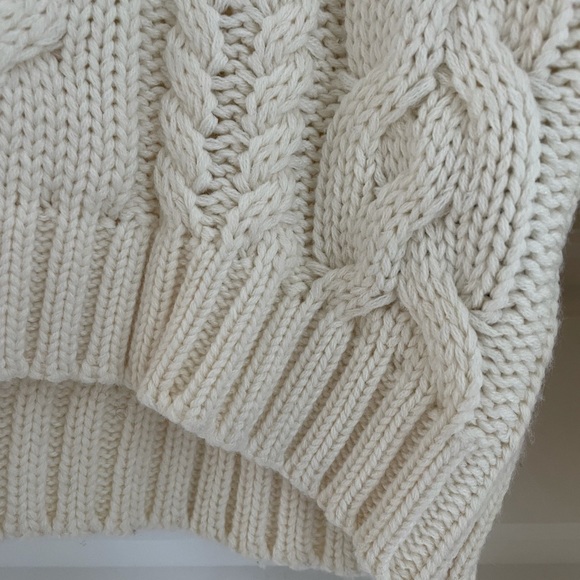 CROP UO WHITE SWEATER - Picture 7 of 7